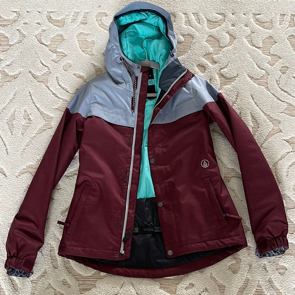 Volcom two tone snowboarding ski coat